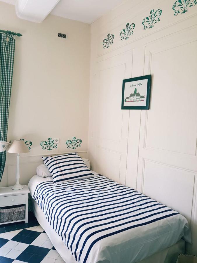 Bed and Breakfast Manoir De L'As De Trefle Isneauville Exterior foto